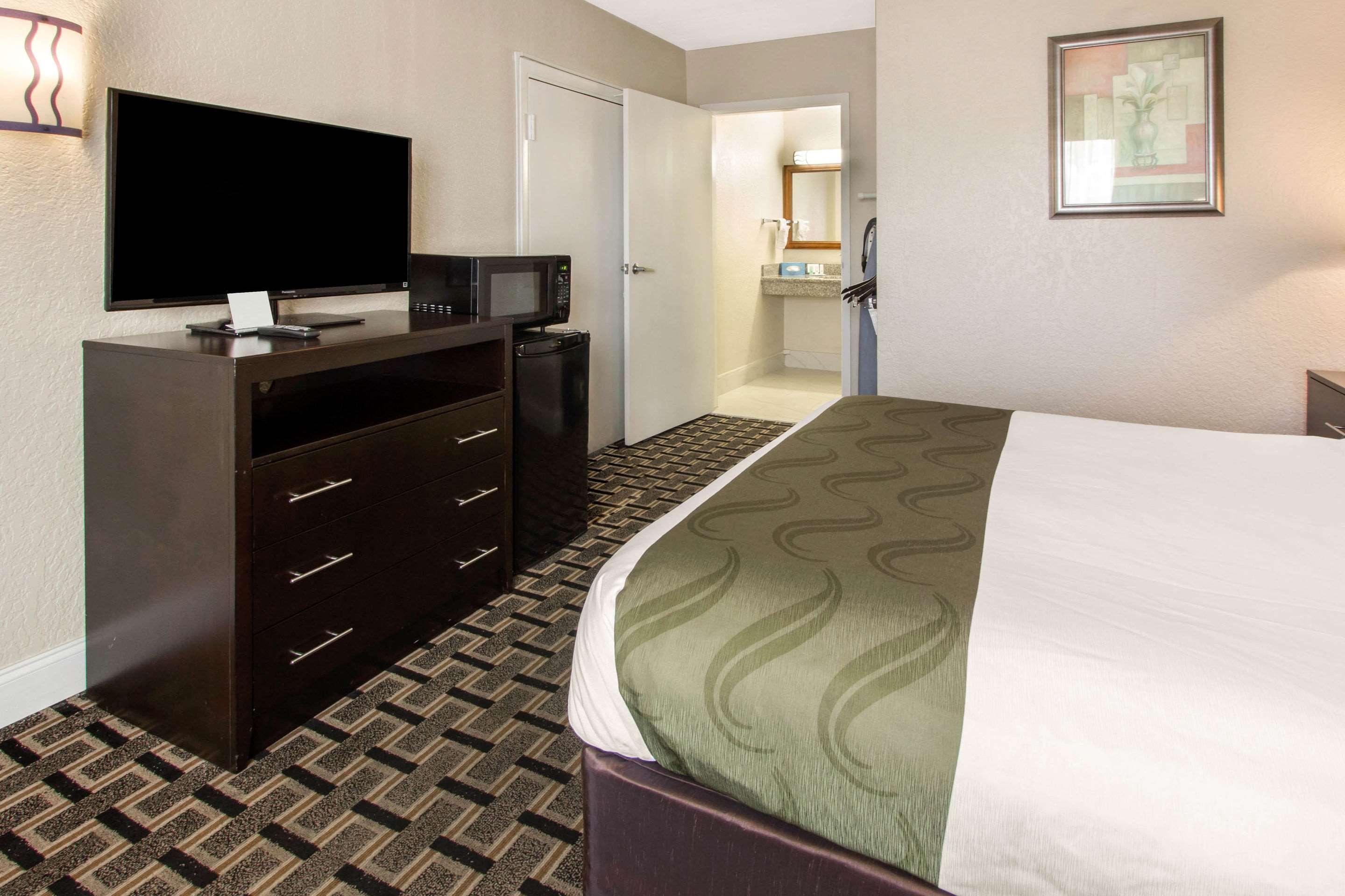 Quality Inn & Conference Center Tampa Exterior photo