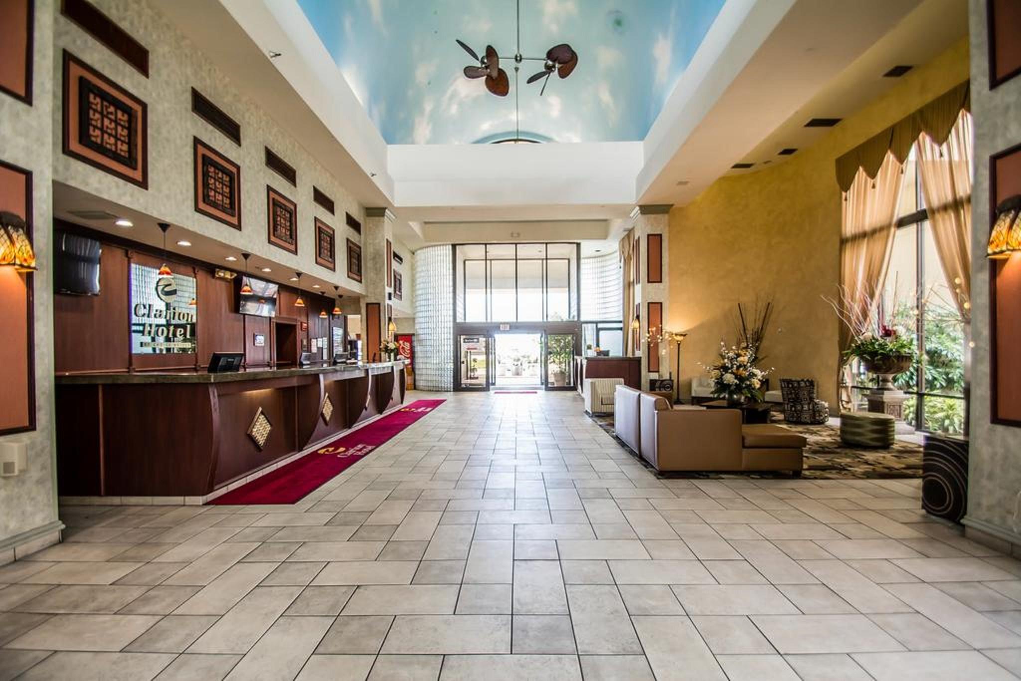 Quality Inn & Conference Center Tampa Exterior photo