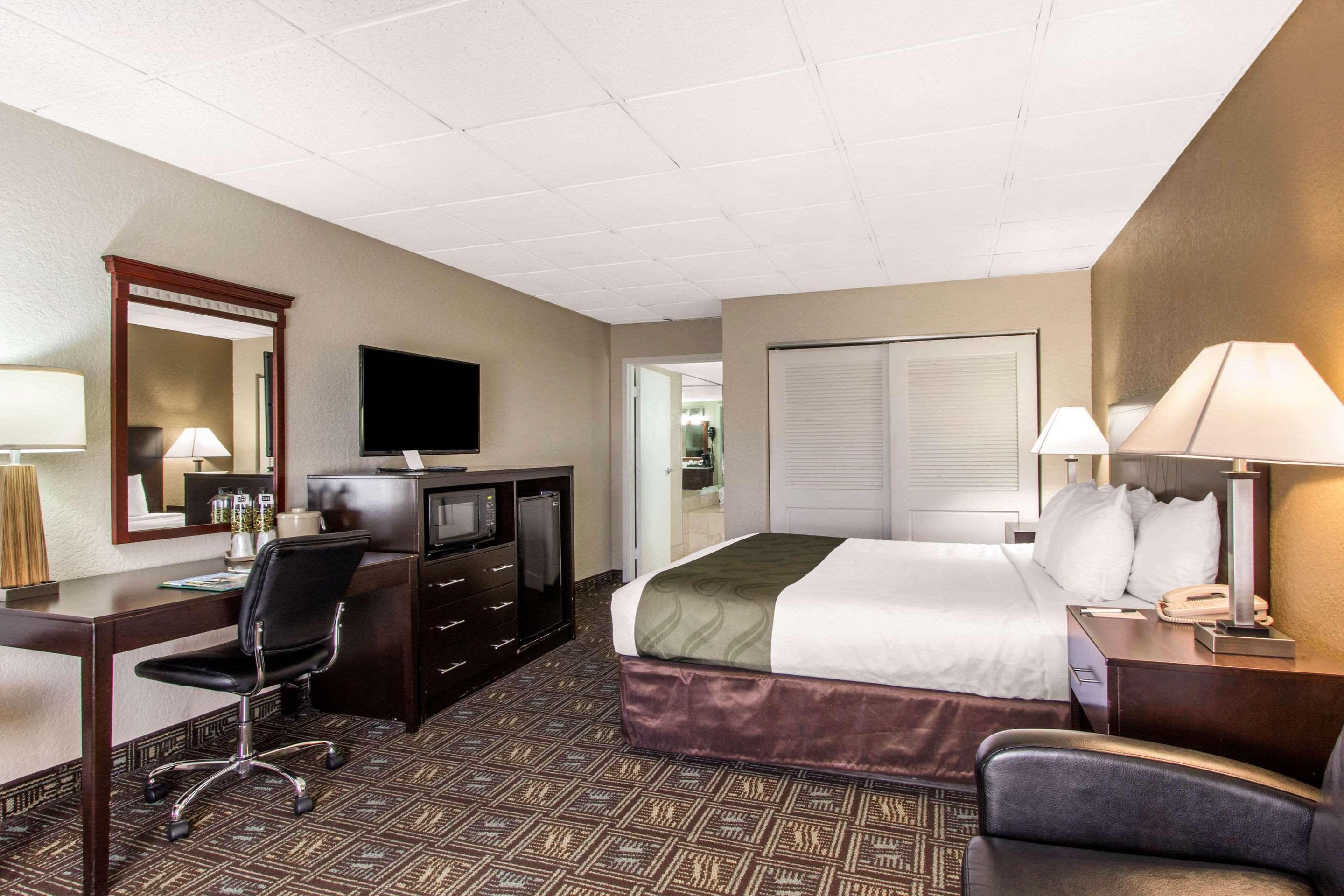 Quality Inn & Conference Center Tampa Exterior photo