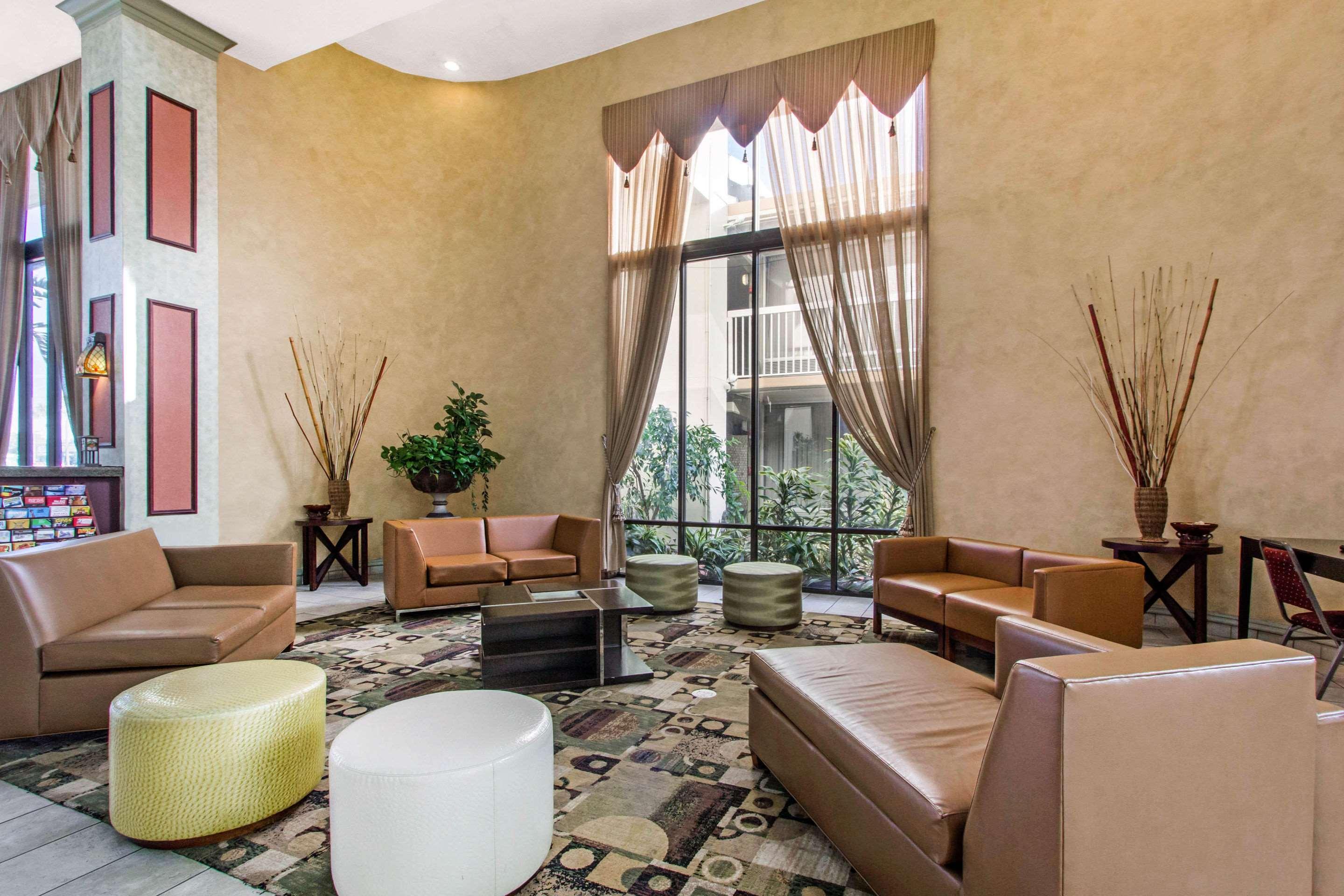 Quality Inn & Conference Center Tampa Exterior photo