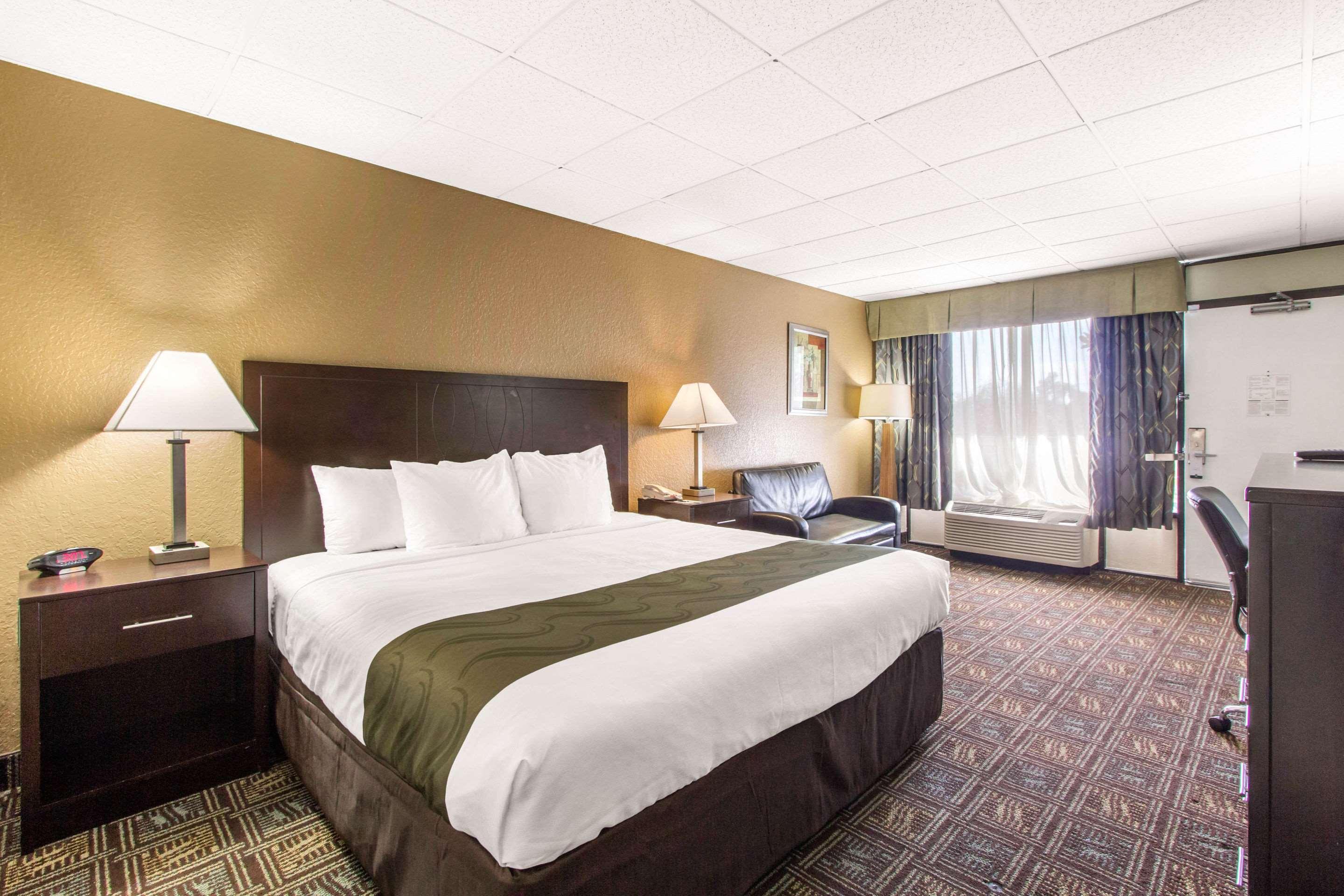 Quality Inn & Conference Center Tampa Exterior photo