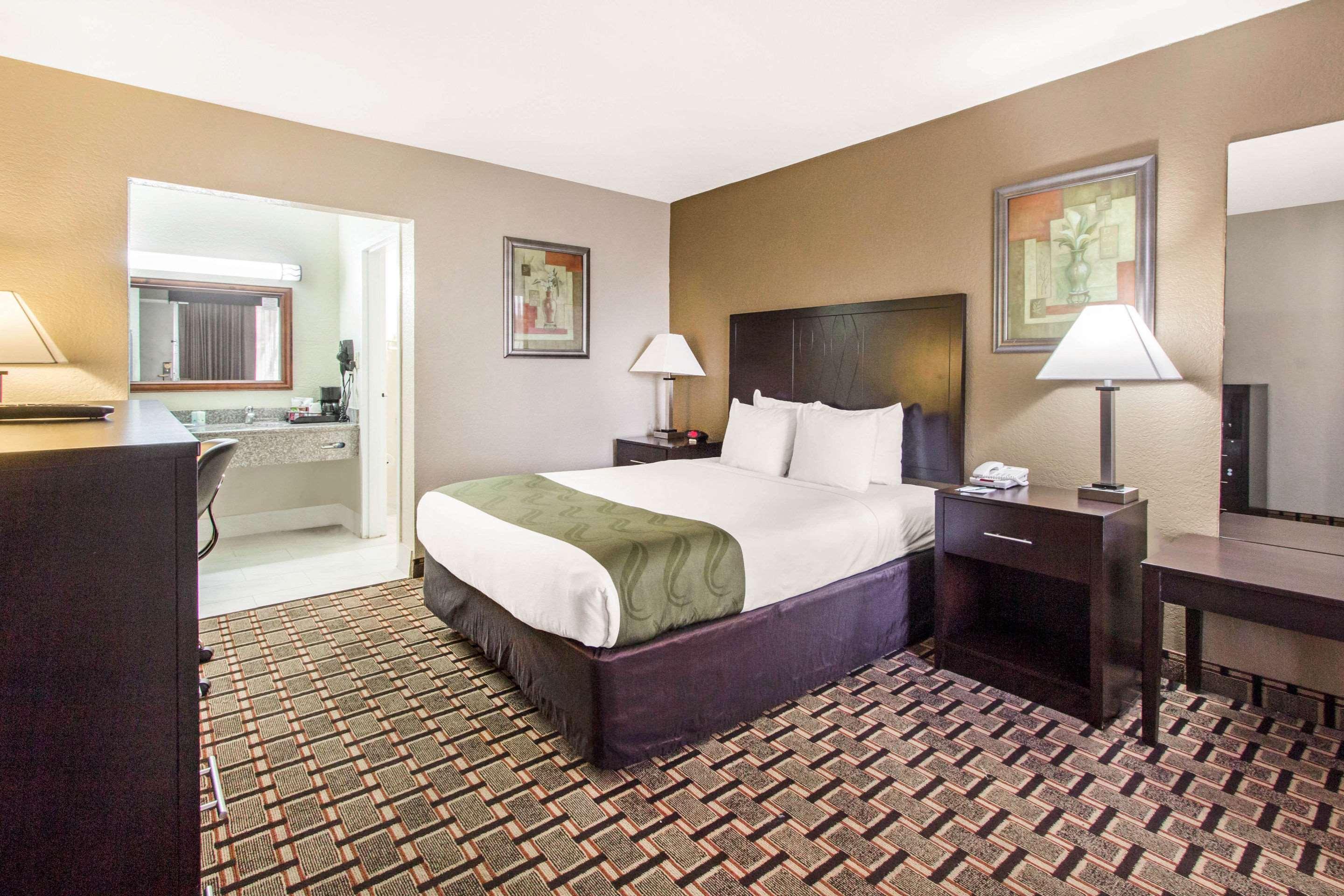 Quality Inn & Conference Center Tampa Exterior photo