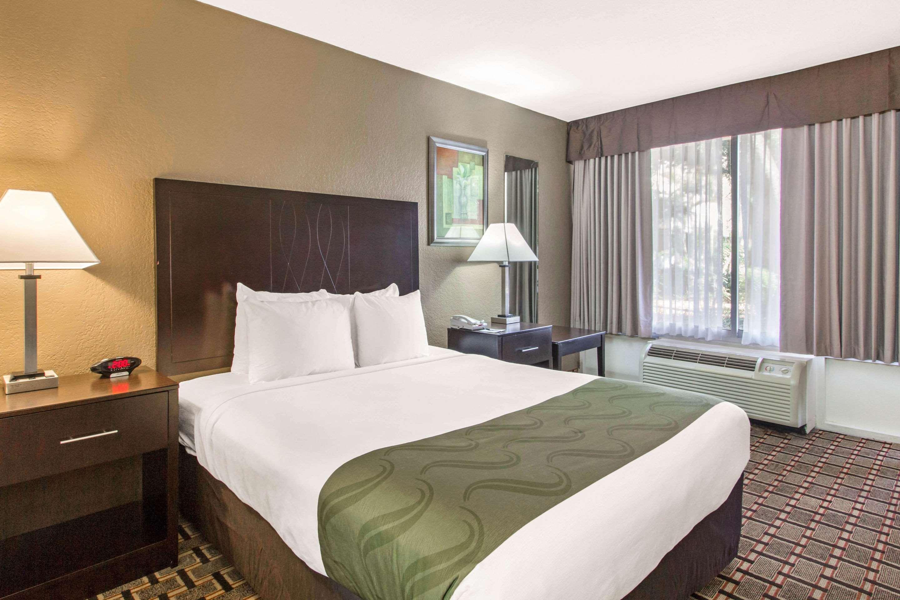 Quality Inn & Conference Center Tampa Exterior photo