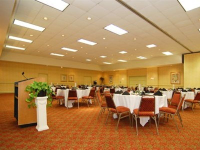 Quality Inn & Conference Center Tampa Exterior photo