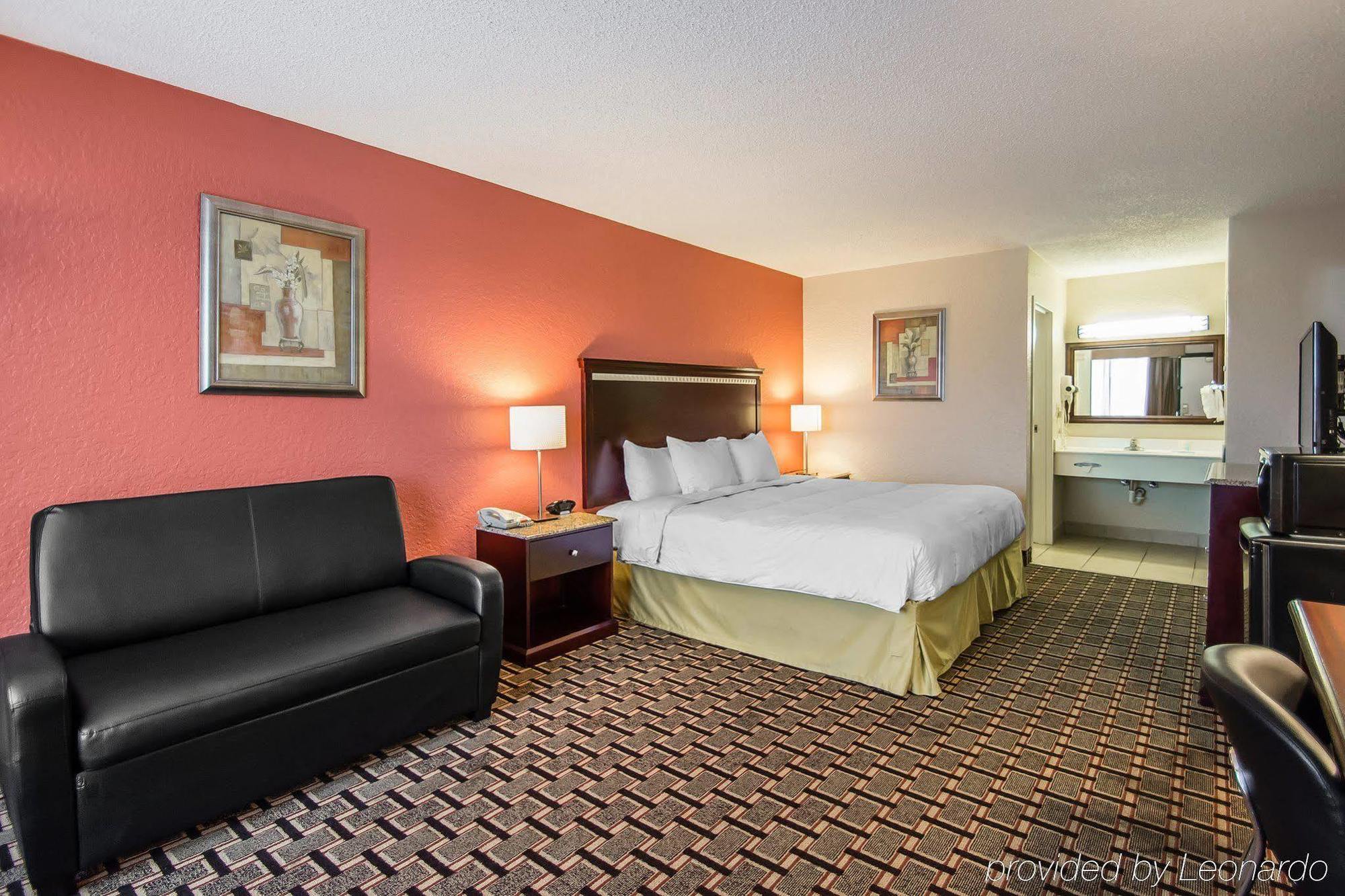 Quality Inn & Conference Center Tampa Exterior photo