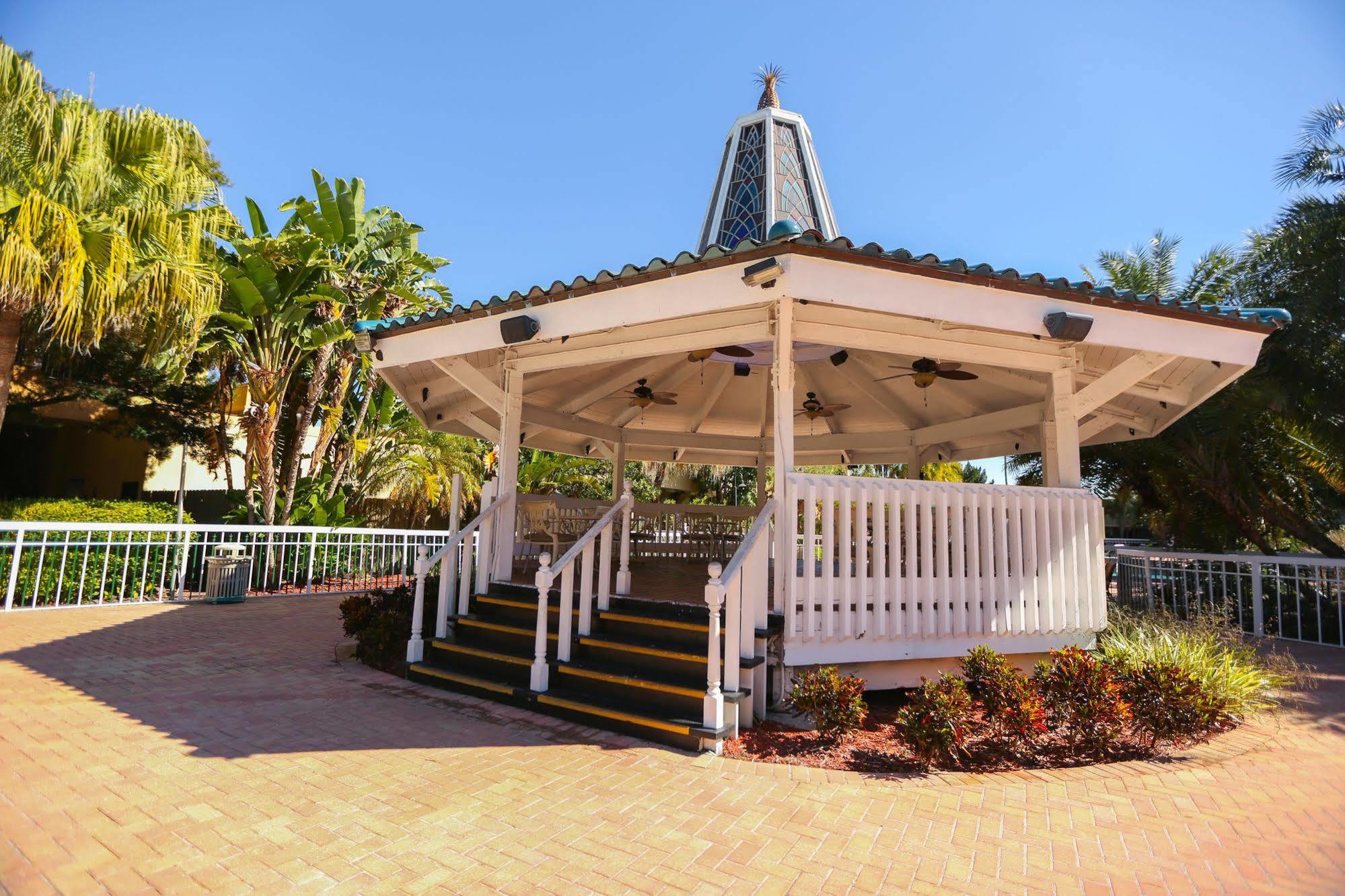 Quality Inn & Conference Center Tampa Exterior photo